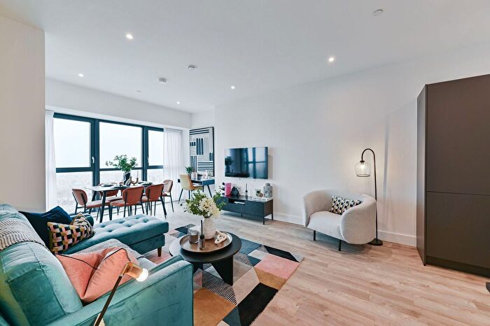 1 Bedroom Flat For Sale In London Square Croydon, Croydon, CR0
