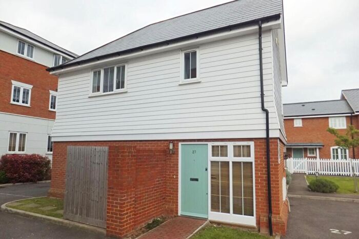 2 Bedroom Flat To Rent In Wicketts End, Whitstable, CT5