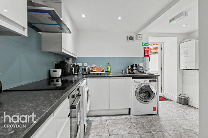 5 Bedroom End Of Terrace House For Sale In Sydenham Road, Croydon, CR0