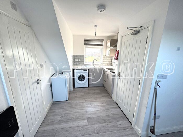 Studio To Rent In Lodge Avenue, Dagenham, RM8