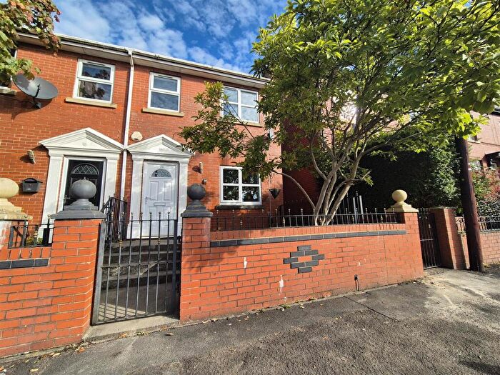 3 Bedroom End Of Terrace House To Rent In Abingdon Street, Ashton-Under-Lyne, OL6