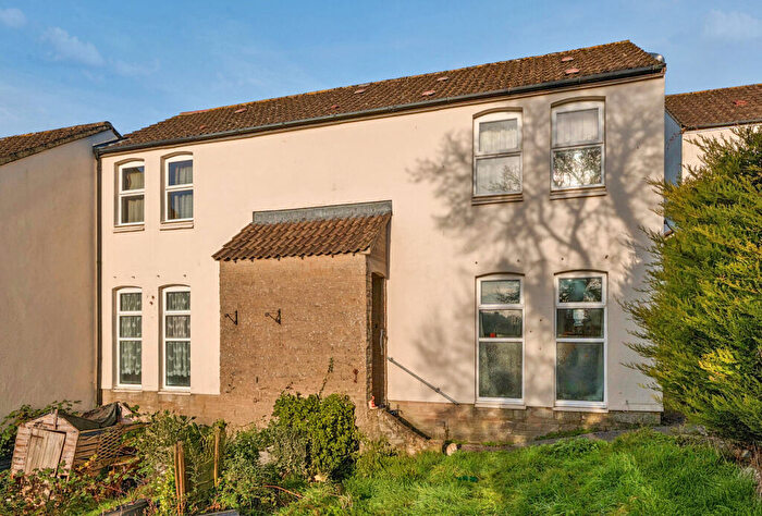 2 Bedroom Apartment For Sale In Huish Court, Radstock, Somerset, BA3