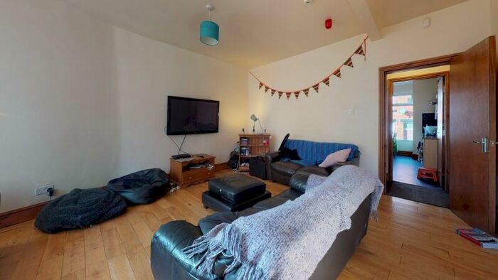 6 Bedroom Terraced House To Rent In Manor Drive, Hyde Park, Leeds, LS6