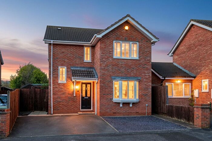 3 Bedroom Detached House For Sale In The Flats, Bromsgrove, B61