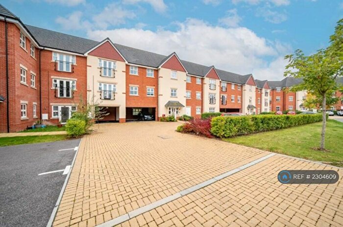 2 Bedroom Flat To Rent In Draper Close, Andover, SP11