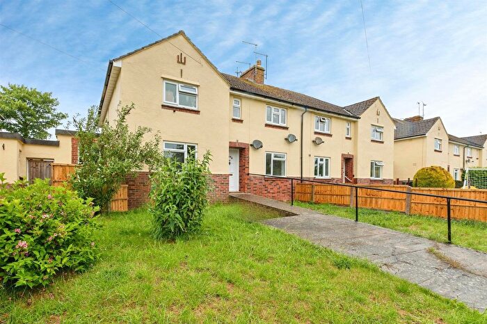 2 Bedroom Flat For Sale In St. Pauls Green, Sherborne, DT9