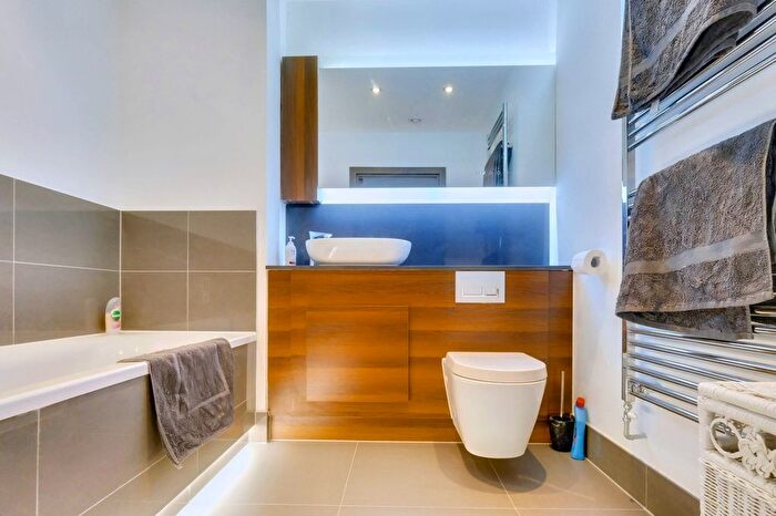 2 Bedroom Flat For Sale In The Causeway, Great Baddow, Chelmsford, CM2