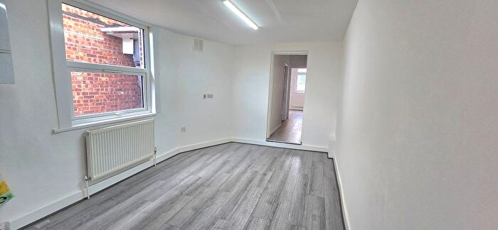 4 Bedroom Flat To Rent In Fore Street, London, N18