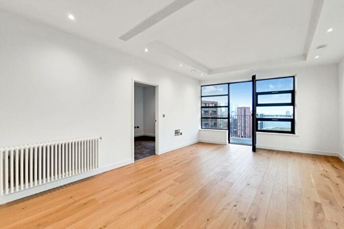 2 Bedroom Flat To Rent In Defoe House, Canning Town, London, E14