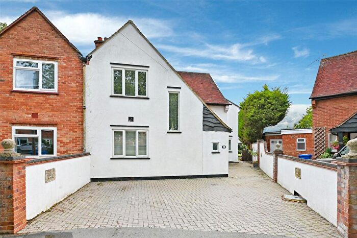 6 Bedroom Semi-Detached House To Rent In Meadow Way, Maidenhead, SL6