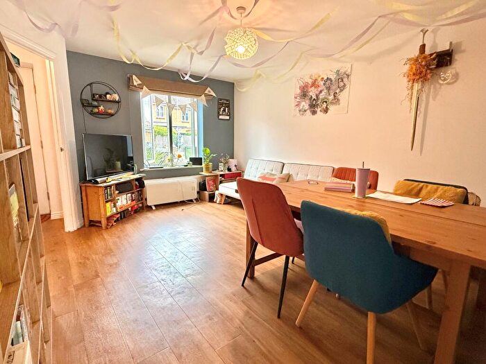 3 Bedroom Semi Detached House To Rent In Maskin Drive, Biggleswade, SG18