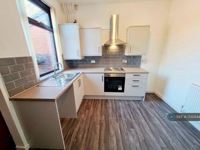 2 Bedroom Terraced House To Rent In Castleford Street, Chadderton, Oldham, OL1