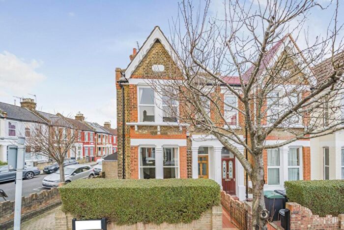 3 Bedroom End Of Terrace House For Sale In Coleraine Road, Hornsey, N8