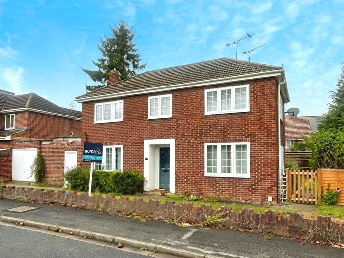 3 Bedroom Detached House To Rent In Manor Close, Bracknell, RG42