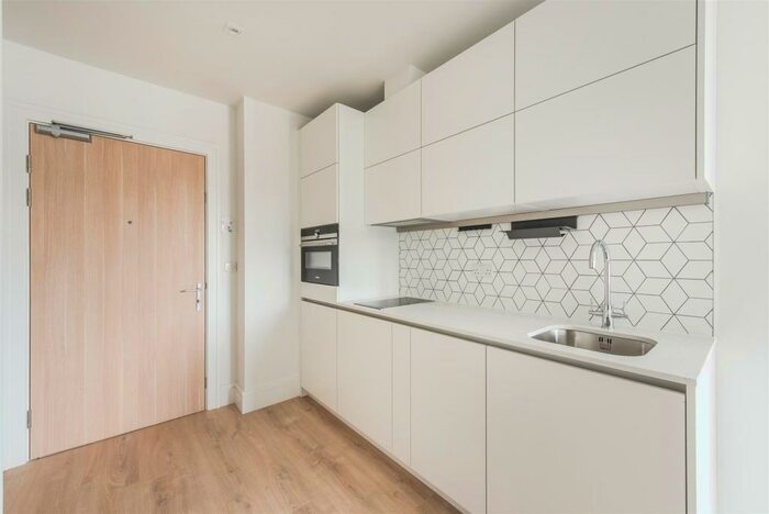 Studio To Rent In Caxton Place, Ilford, IG1