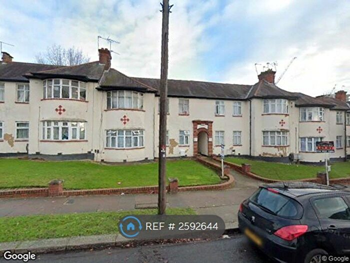 3 Bedroom Flat To Rent In Green Lane, Edgware, HA8