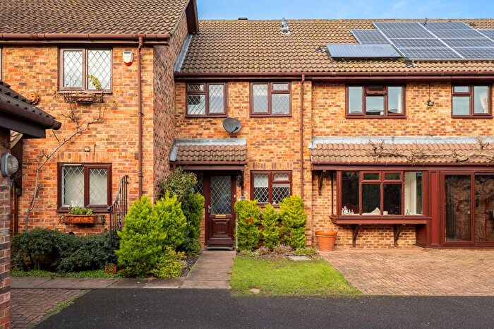 2 Bedroom Terraced House For Sale In Grosvenor Avenue, Carshalton, SM5