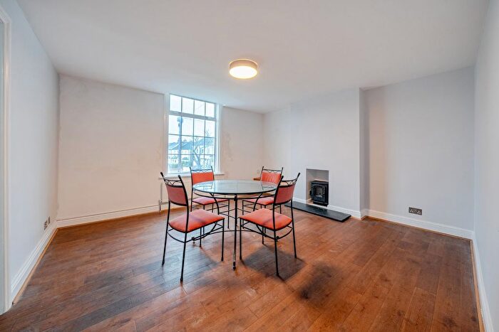 4 Bedroom Maisonette For Sale In Westcote Road, London, SW16