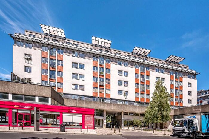 2 Bedroom Flat For Sale In Albemarle Road, Beckenham, BR3