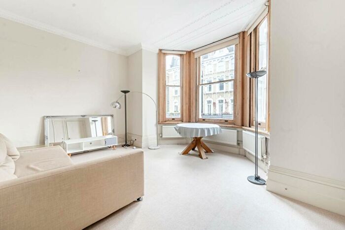 1 Bedroom Flat To Rent In Redcliffe Square, Chelsea, London, SW10