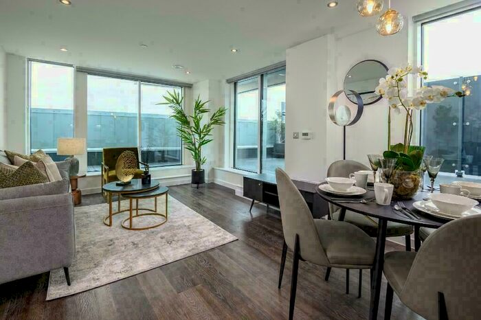 2 Bedroom Apartment To Rent In Centenary Plaza, Southampton, Hampshire, SO19