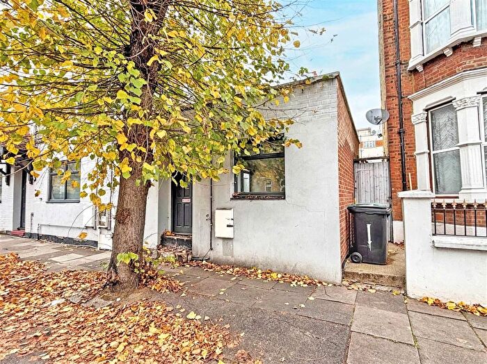 1 Bedroom Flat For Sale In Green Lanes, Hornsey, London, N8