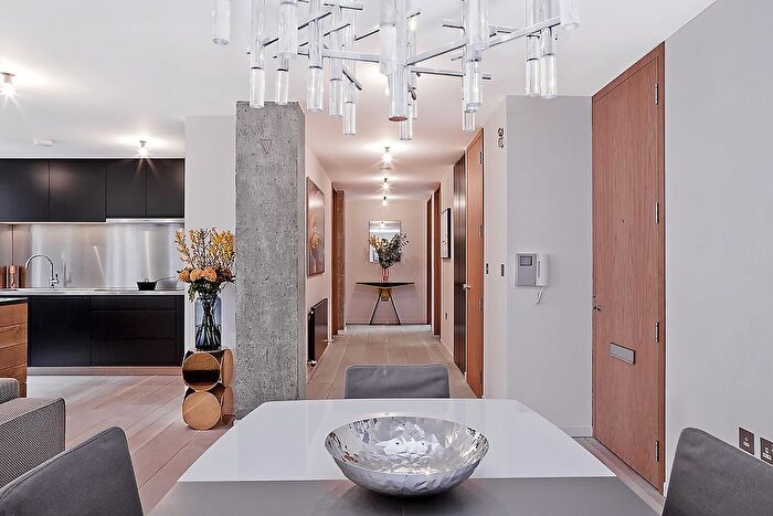3 Bedroom Flat To Rent In Weymouth Street, Marylebone, London, W1W
