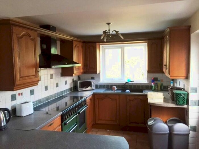 4 Bedroom Property To Rent In Allensbank Road, Heath, Cardiff, CF14