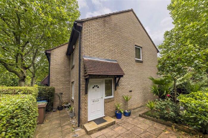 2 Bedroom Property To Rent In St. James's Road, London SE1