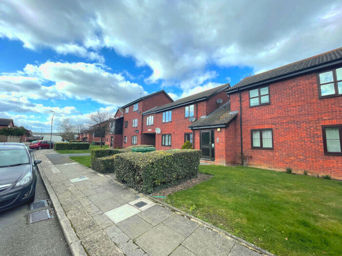 2 Bedroom Flat To Rent In Coptefield Drive, Belvedere, DA17