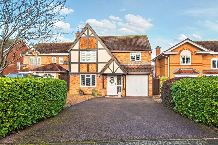 4 Bedroom Detached House For Sale In Batcheldor Gardens, Bromham, MK43