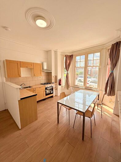 5 Bedroom Terraced House To Rent In London, N16