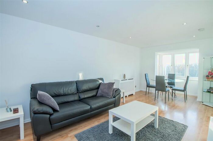 2 Bedroom Flat To Rent In Kipling Drive, Colliers Wood, London, SW19