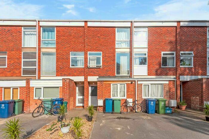 3 Bedroom Town House To Rent In Cutteslowe, Summertown, OX2