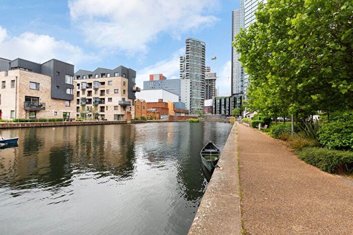 2 Bedroom Apartment To Rent In Graham Street, London, N1