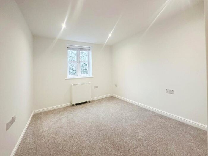 2 Bedroom Apartment To Rent In Scholars Walk, Langley, SL3