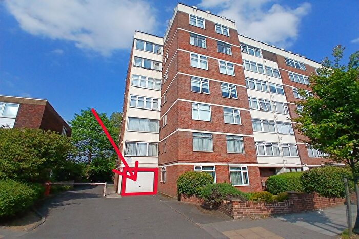 1 Bedroom Garage / Parking To Rent In Garage, Melvin Hall, Golders Green Road, Golders Green, NW11