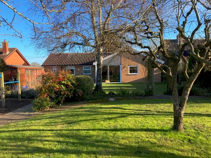 3 Bedroom Detached Bungalow For Sale In The Street, Hepworth, Diss, IP22
