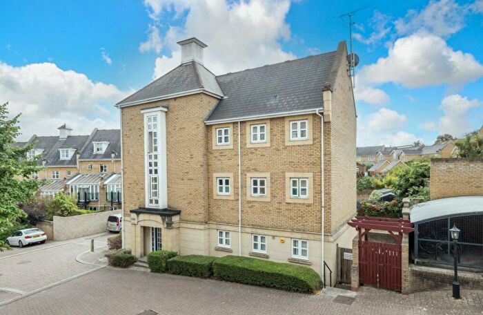 1 Bedroom Flat For Sale In Kingfisher Drive, Greenhithe, DA9