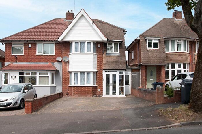 3 Bedroom Semi-Detached House For Sale In Yarningale Road, Birmingham, West Midlands, B14