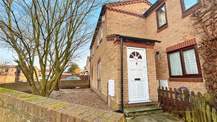 3 Bedroom Semi-Detached House To Rent In Courtland Grove, London, SE28