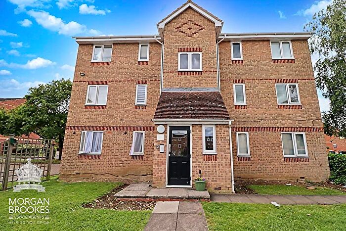 2 Bedroom Flat For Sale In Chestnut Road, Basildon, SS16