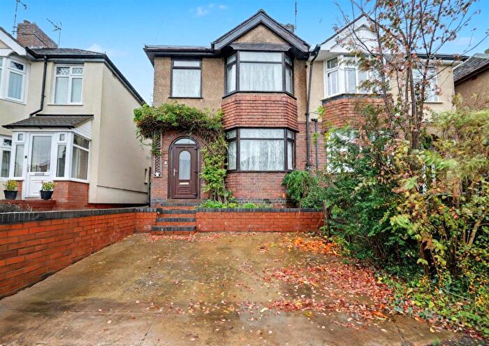 3 Bedroom Semi Detached House For Sale In Castle Road, Nuneaton, CV10