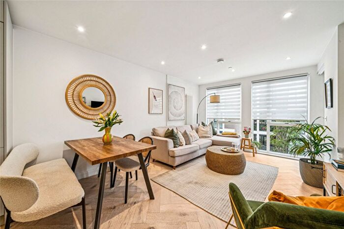1 Bedroom Flat For Sale In Ravensbury Terrace, SW18