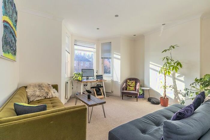 2 Bedroom Flat To Rent In Savernake Road, London, NW3