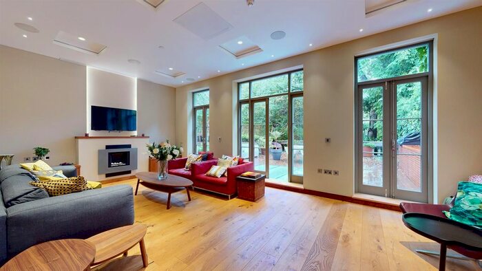 2 Bedroom Flat To Rent In Rutland Gate, London, SW7
