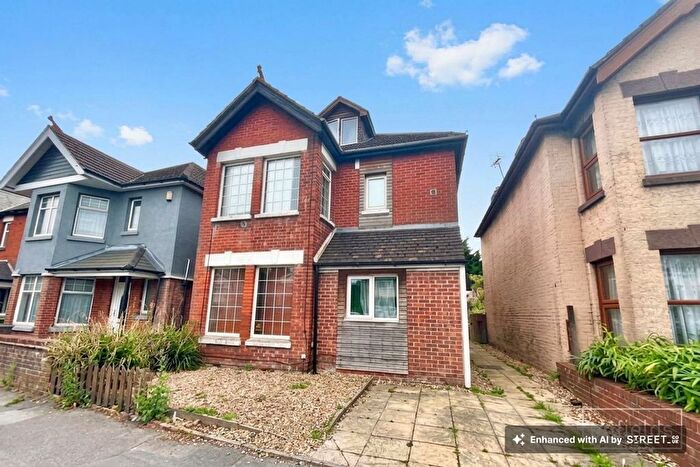 1 Bedroom Flat For Sale In Bitterne Road West, Southampton, SO18