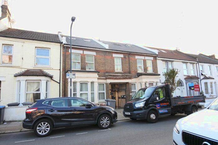 3 Bedroom Flat To Rent In Chaplin Road, Willesden, NW2
