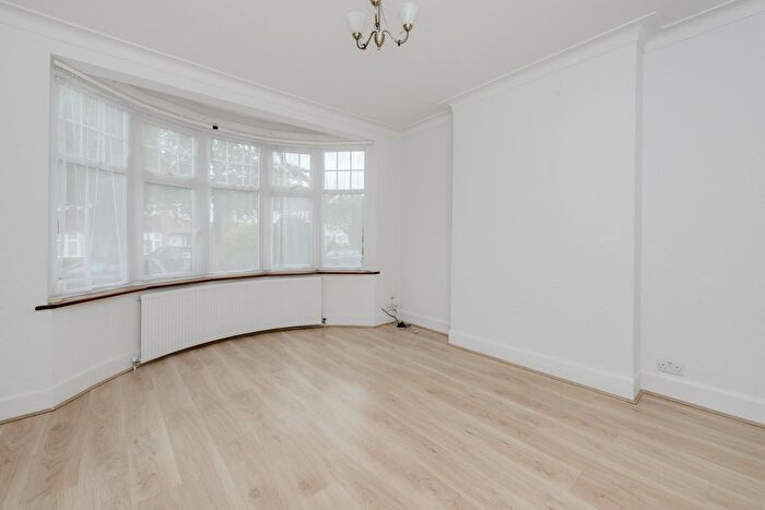 3 Bedroom Semi-Detached House To Rent In Lynton Mead, Totteridge, London, N20