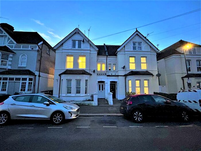2 Bedroom Flat To Rent In Albany Road, Bexhill-On-Sea, TN40
